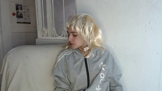 Snapshot of skinny_sweet2411 chatting on November 12, 2025, 3:16 pm skinny sweet2411 online show from November 12, 2025, 3:16 pm