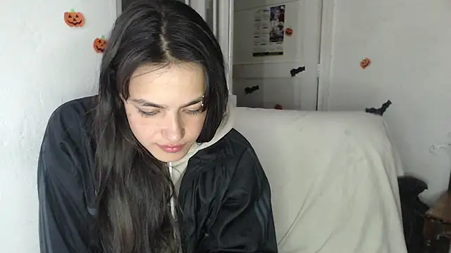 Snapshot of skinny_sweet2411 chatting on November 7, 2025, 8:30 am skinny sweet2411 online show from November 7, 2025, 8:30 am