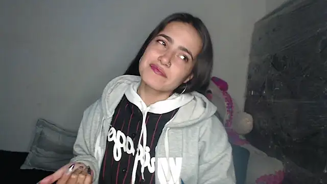 skinny sweet2411 online show from March 6, 2026, 3:12 am