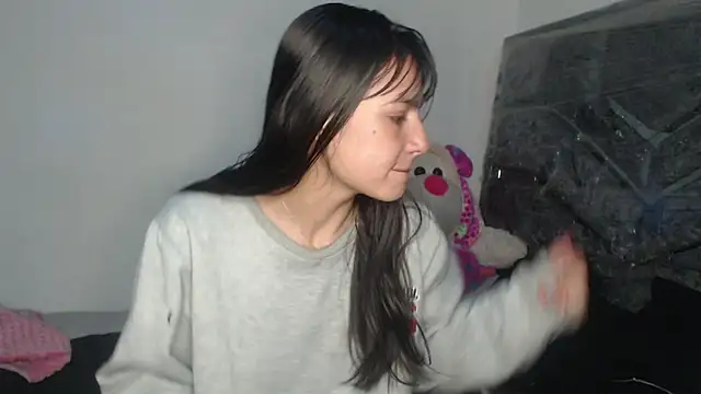 skinny sweet2411 online show from April 14, 2026, 9:03 am