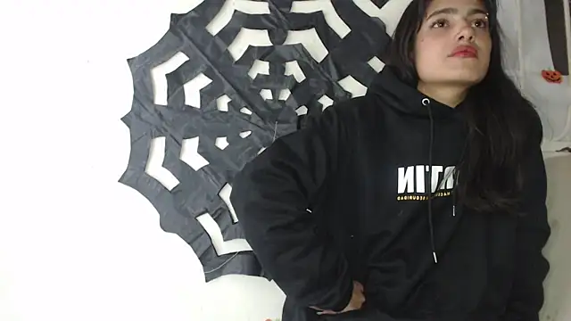 Snapshot of skinny_sweet2411 chatting on November 3, 2025, 5:12 am skinny sweet2411 online show from November 3, 2025, 5:12 am