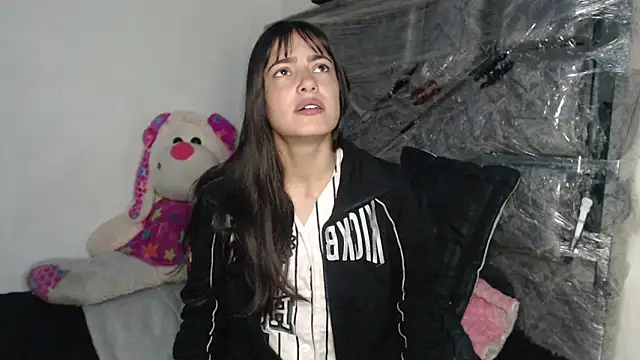 skinny sweet2411 online show from February 15, 2026, 5:34 pm