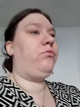 CurvyMilf1992 online show from October 15, 2025, 7:05 am