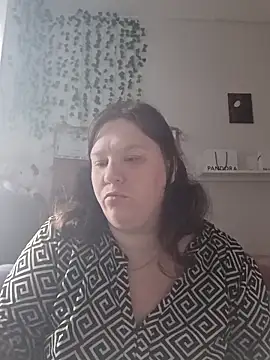 CurvyMilf1992 online show from October 17, 2025, 6:28 am