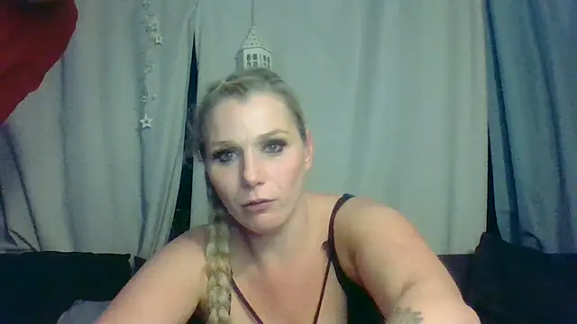 Snapshot of DevilsAngel13 chatting on October 7, 2025, 2:56 am DevilsAngel13 online show from October 7, 2025, 2:56 am