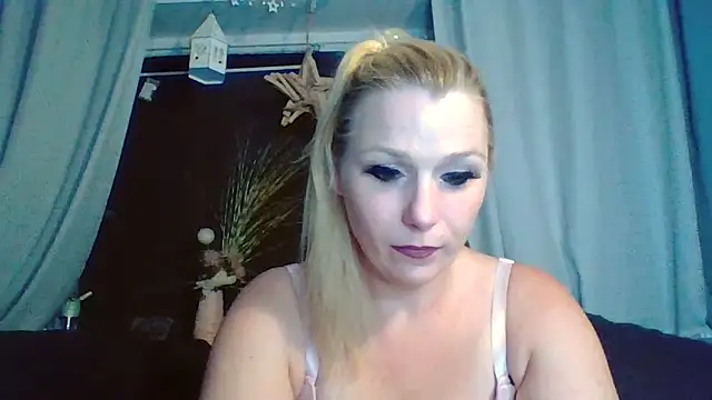 Snapshot of DevilsAngel13 chatting on September 16, 2025, 7:04 pm DevilsAngel13 online show from September 16, 2025, 7:04 pm