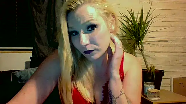 Snapshot of DevilsAngel13 chatting on September 13, 2025, 7:36 pm DevilsAngel13 online show from September 13, 2025, 7:36 pm