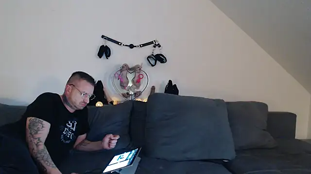 Snapshot of DevilsAngel13 chatting on February 23, 2025, 5:39 pm DevilsAngel13 online show from February 23, 2025, 5:39 pm