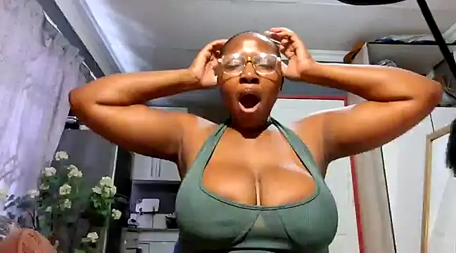Snapshot of EbonyRose9 chatting on March 13, 2025, 10:15 am EbonyRose9 online show from March 13, 2025, 10:15 am