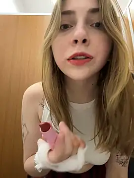 Snapshot of Sunny___Bunny chatting on February 22, 2025, 2:08 pm Sunny Bunny online show from February 22, 2025, 2:08 pm