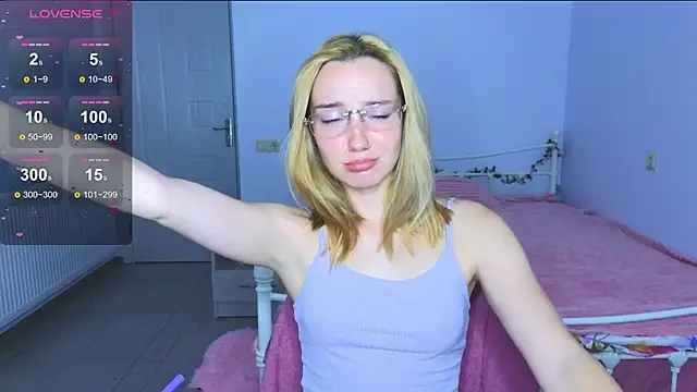 Snapshot of Wild_Sophie_ chatting on September 28, 2025, 6:15 pm Wild Sophie online show from September 28, 2025, 6:15 pm