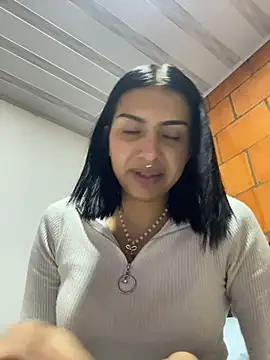 Hilary pinkk online show from April 17, 2026, 4:59 am