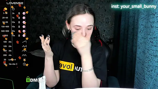 Snapshot of Your_small_bunny chatting on December 2, 2025, 2:12 am Your small bunny online show from December 2, 2025, 2:12 am