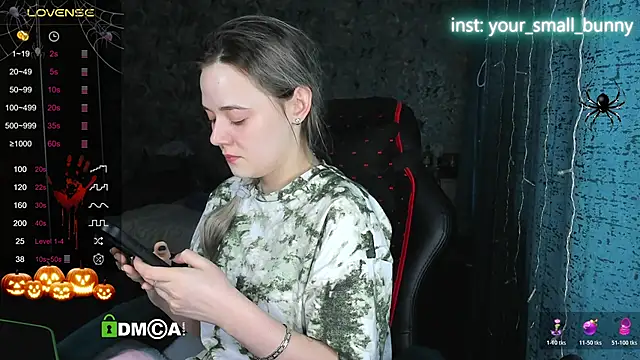 Snapshot of Your_small_bunny chatting on October 21, 2025, 2:11 am Your small bunny online show from October 21, 2025, 2:11 am