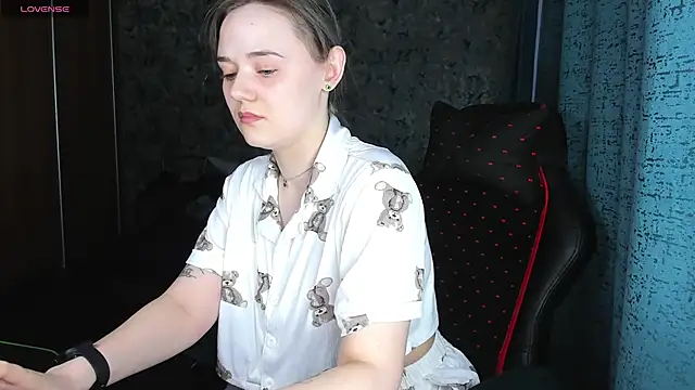 Snapshot of Your_small_bunny chatting on November 10, 2025, 2:05 am Your small bunny online show from November 10, 2025, 2:05 am