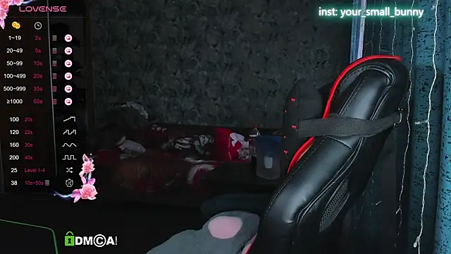 Snapshot of Your_small_bunny chatting on October 4, 2025, 2:13 am Your small bunny online show from October 4, 2025, 2:13 am