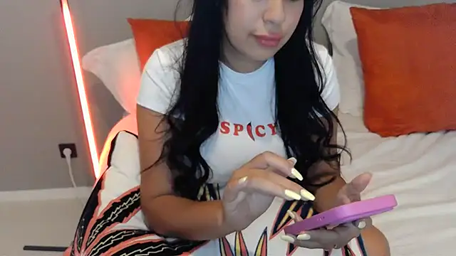 Snapshot of queen-chamss chatting on July 8, 2026, 6:30 pm queen-chamss online show from July 8, 2026, 6:30 pm