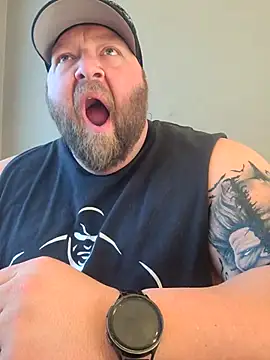 Snapshot of Strong_Bear89 chatting on January 1, 2025, 10:24 pm Strong Bear89 online show from January 1, 2025, 10:24 pm