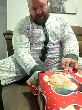 Snapshot of Strong_Bear89 chatting on December 24, 2024, 4:11 am Strong Bear89 online show from December 24, 2024, 4:11 am