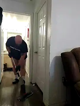 Snapshot of Strong_Bear89 chatting on December 20, 2024, 9:21 am Strong Bear89 online show from December 20, 2024, 9:21 am