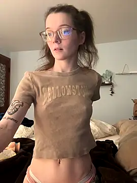 Snapshot of dreamteemergirl chatting on November 10, 2025, 10:59 pm dreamteemergirl online show from November 10, 2025, 10:59 pm