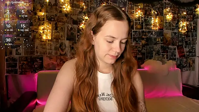 Snapshot of Fox_Lisa chatting on December 16, 2025, 6:45 pm Fox Lisa online show from December 16, 2025, 6:45 pm