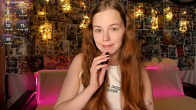 Snapshot of Fox_Lisa chatting on December 19, 2025, 9:17 pm Fox Lisa online show from December 19, 2025, 9:17 pm