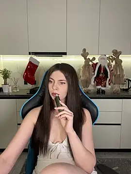 CurlyLara online show from January 13, 2026, 4:44 pm