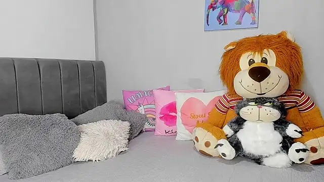 naughtyloverss online show from September 20, 2025, 3:17 pm