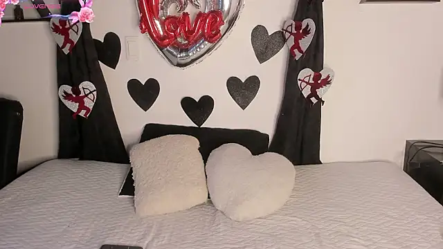 Khenta Michells online show from February 12, 2026, 10:37 am