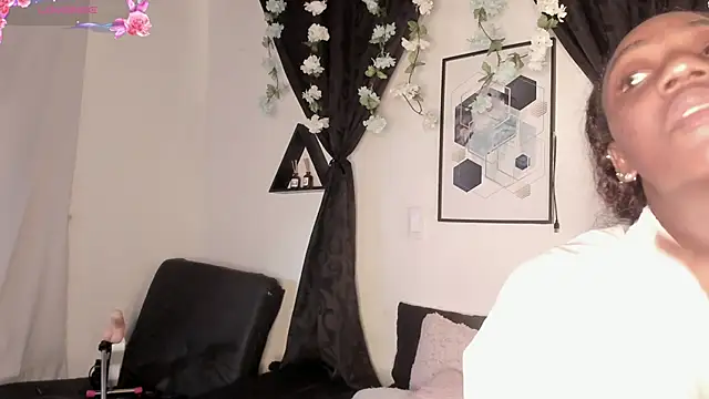 Snapshot of Khenta_Michells chatting on April 30, 2026, 10:55 am Khenta Michells online show from April 30, 2026, 10:55 am
