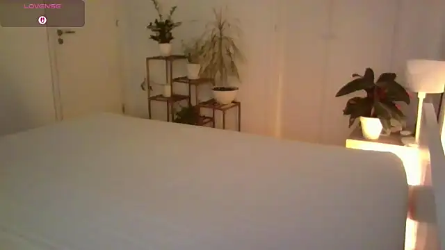 Snapshot of yournextdoorhottie chatting on May 11, 2026, 10:18 pm yournextdoorhottie online show from May 11, 2026, 10:18 pm