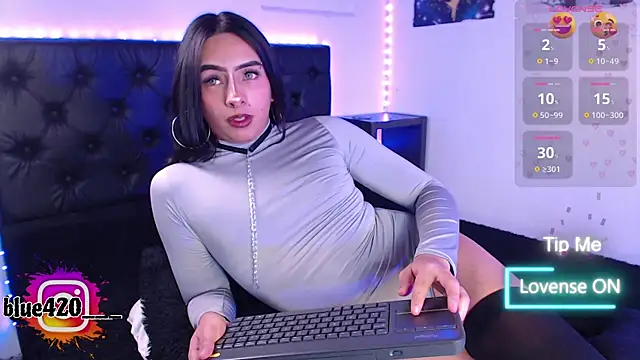 Skyler  blue4 online show from November 12, 2025, 9:07 pm