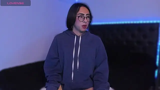 Skyler  blue4 online show from March 1, 2025, 4:04 am