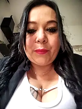 sara pineros online show from November 23, 2025, 5:23 pm