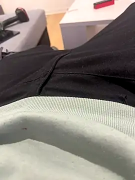 27SKLuder online show from October 13, 2025, 12:51 pm