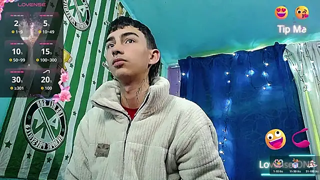 Snapshot of ttimy_x_boy chatting on December 14, 2025, 8:25 pm ttimy x boy online show from December 14, 2025, 8:25 pm