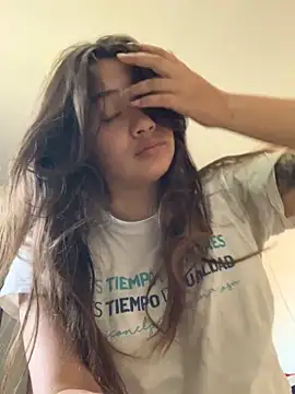 Miss oliviaa online show from November 22, 2025, 12:04 pm