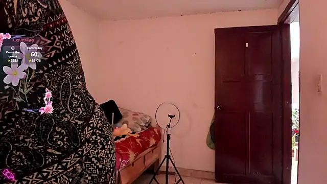 Miss oliviaa online show from October 18, 2025, 1:57 pm