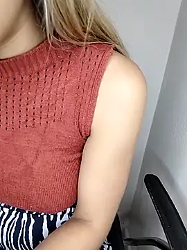 fofinhaa12 online show from April 6, 2026, 6:09 pm