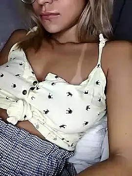 fofinhaa12 online show from March 21, 2025, 10:28 am