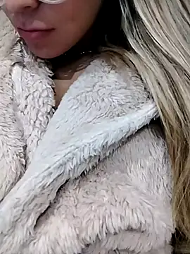 fofinhaa12 online show from October 9, 2025, 10:38 am