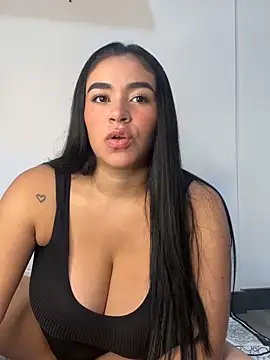 Snapshot of kristynmassey chatting on October 23, 2025, 8:29 pm kristynmassey online show from October 23, 2025, 8:29 pm