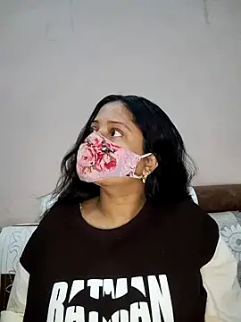 bigtitsqueen online show from November 15, 2025, 4:49 am