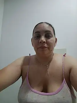 Snapshot of MirandaSoto chatting on July 5, 2026, 6:20 am MirandaSoto online show from July 5, 2026, 6:20 am