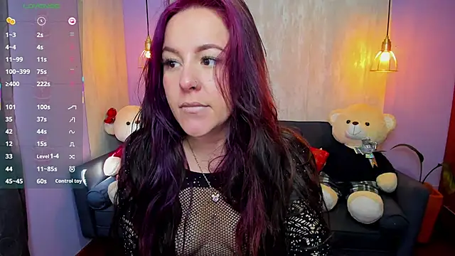 carlota petite online show from December 5, 2025, 1:32 pm