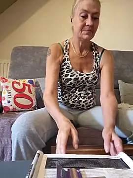 lisalustjouw online show from October 1, 2025, 11:58 am