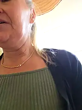 lisalustjouw online show from September 22, 2025, 12:22 pm