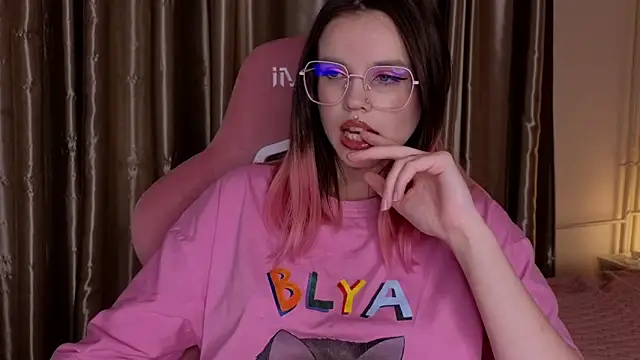 Snapshot of HanaMitsuri chatting on January 9, 2026, 7:21 pm HanaMitsuri online show from January 9, 2026, 7:21 pm