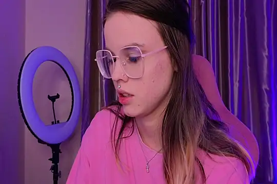 HanaMitsuri online show from April 9, 2026, 4:57 pm